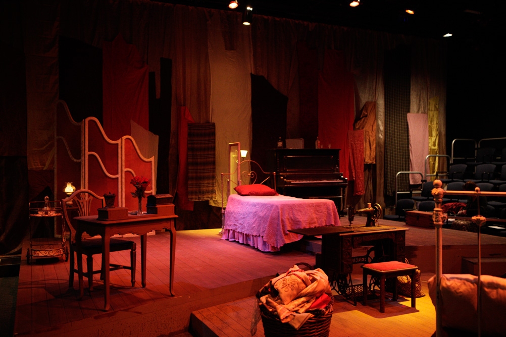 Love Eludes the Most Loving in Lynn Nottage's 'Intimate Apparel', Chicago  News